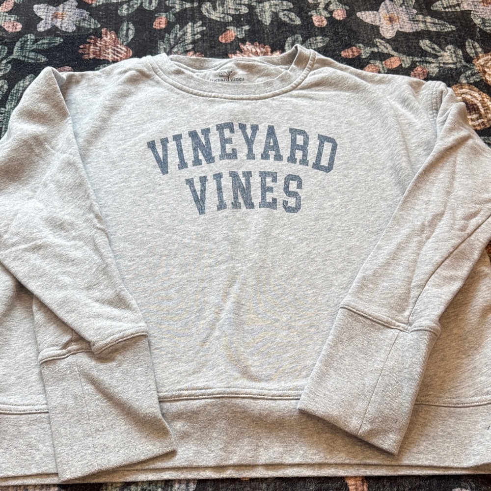Vineyard Vines size Med sweatshirt